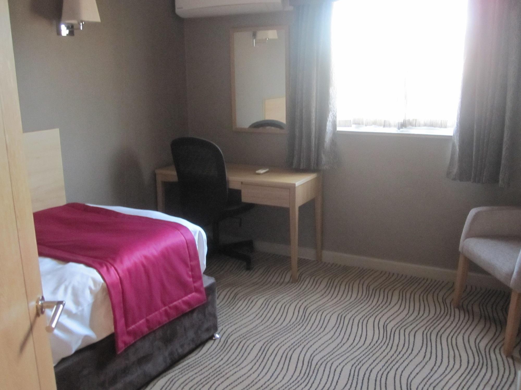 Best Western Heath Court Hotel Newmarket  Ngoại thất bức ảnh