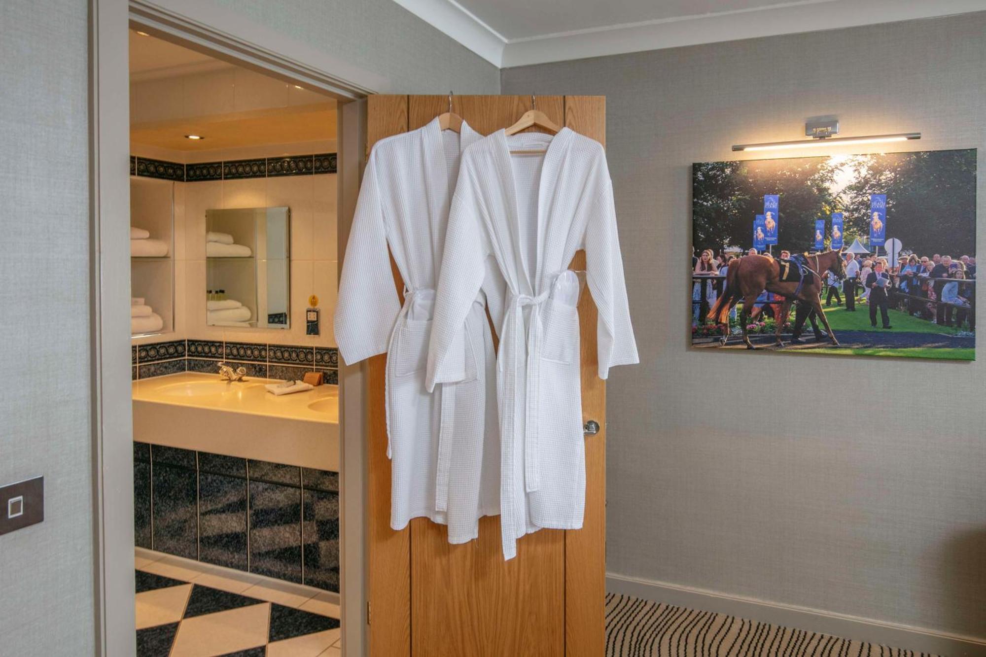 Best Western Heath Court Hotel Newmarket  Ngoại thất bức ảnh