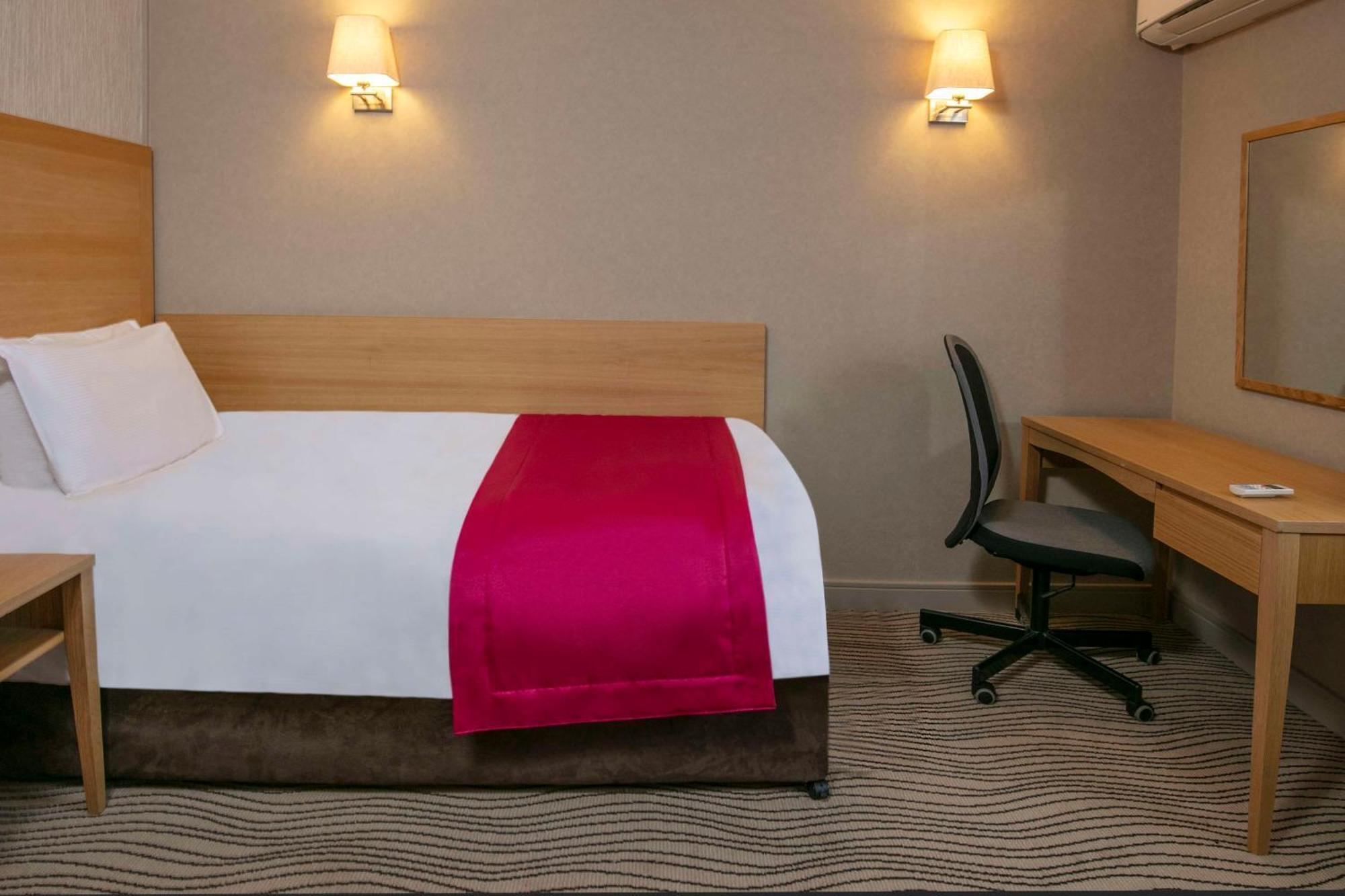 Best Western Heath Court Hotel Newmarket  Ngoại thất bức ảnh
