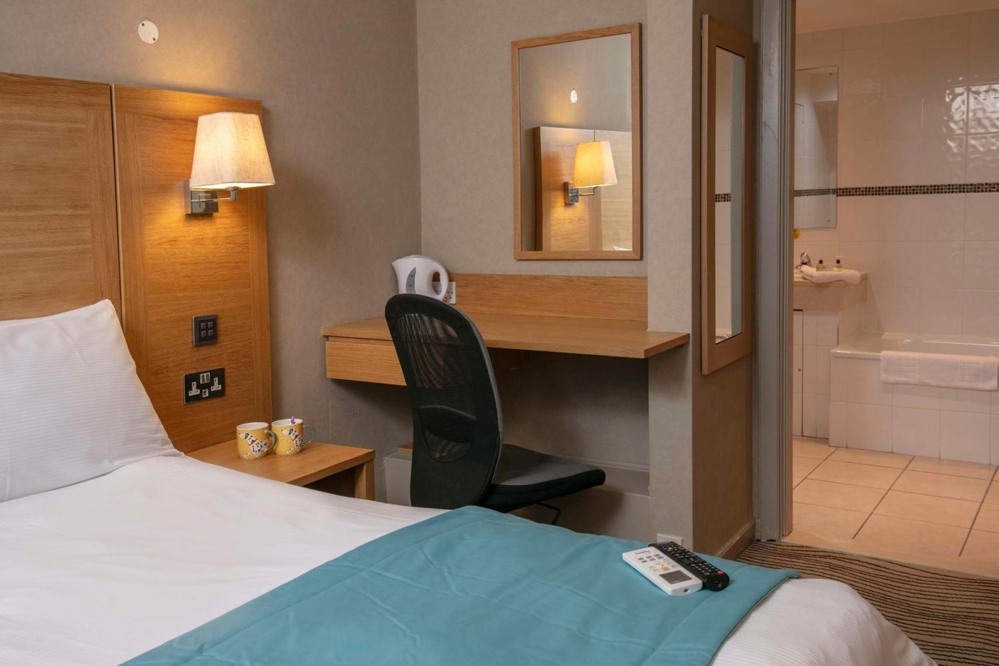 Best Western Heath Court Hotel Newmarket  Ngoại thất bức ảnh