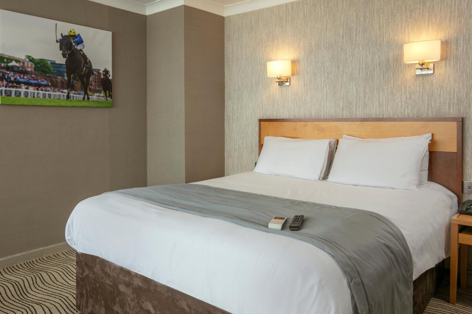 Best Western Heath Court Hotel Newmarket  Ngoại thất bức ảnh