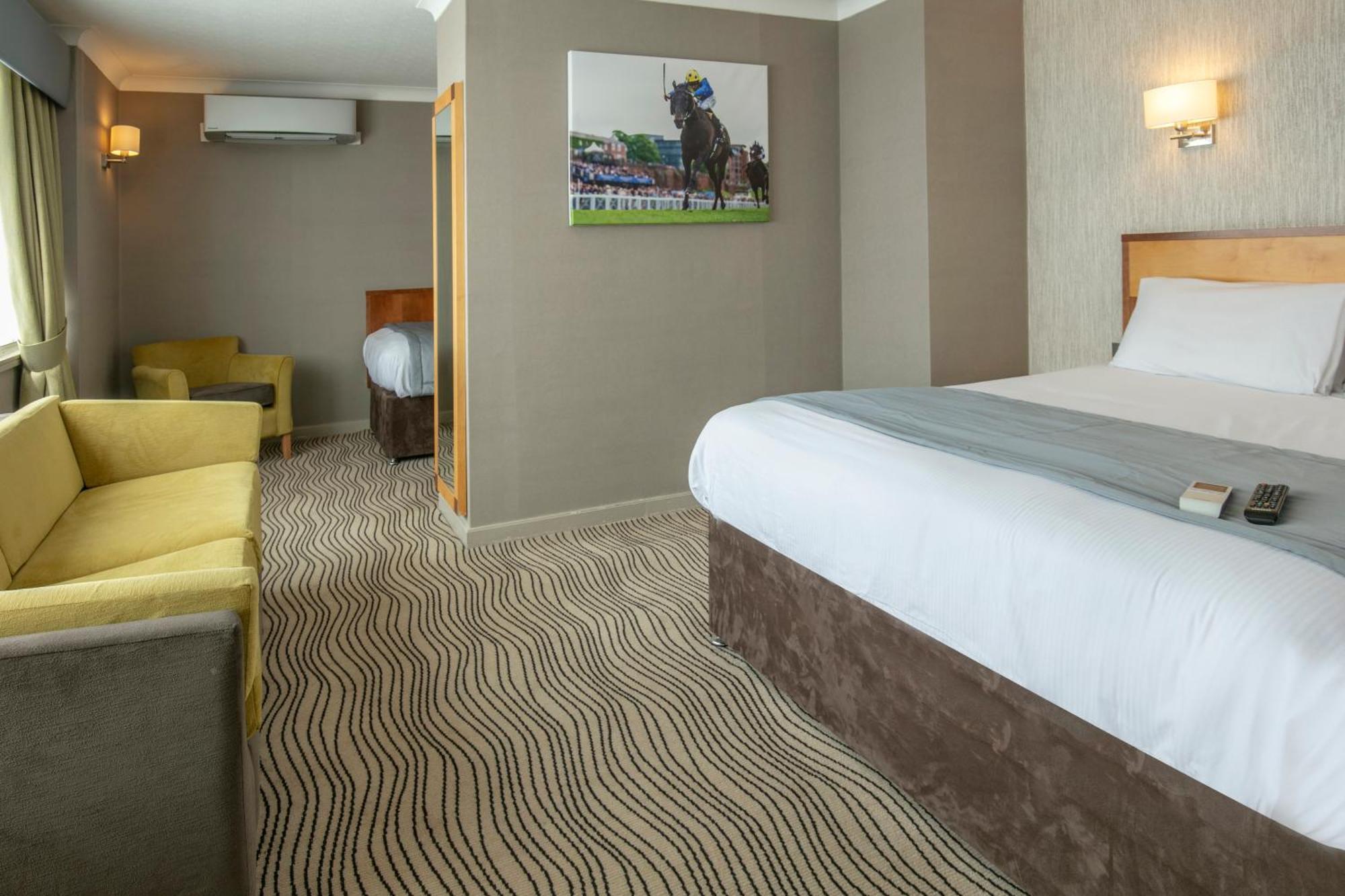 Best Western Heath Court Hotel Newmarket  Ngoại thất bức ảnh